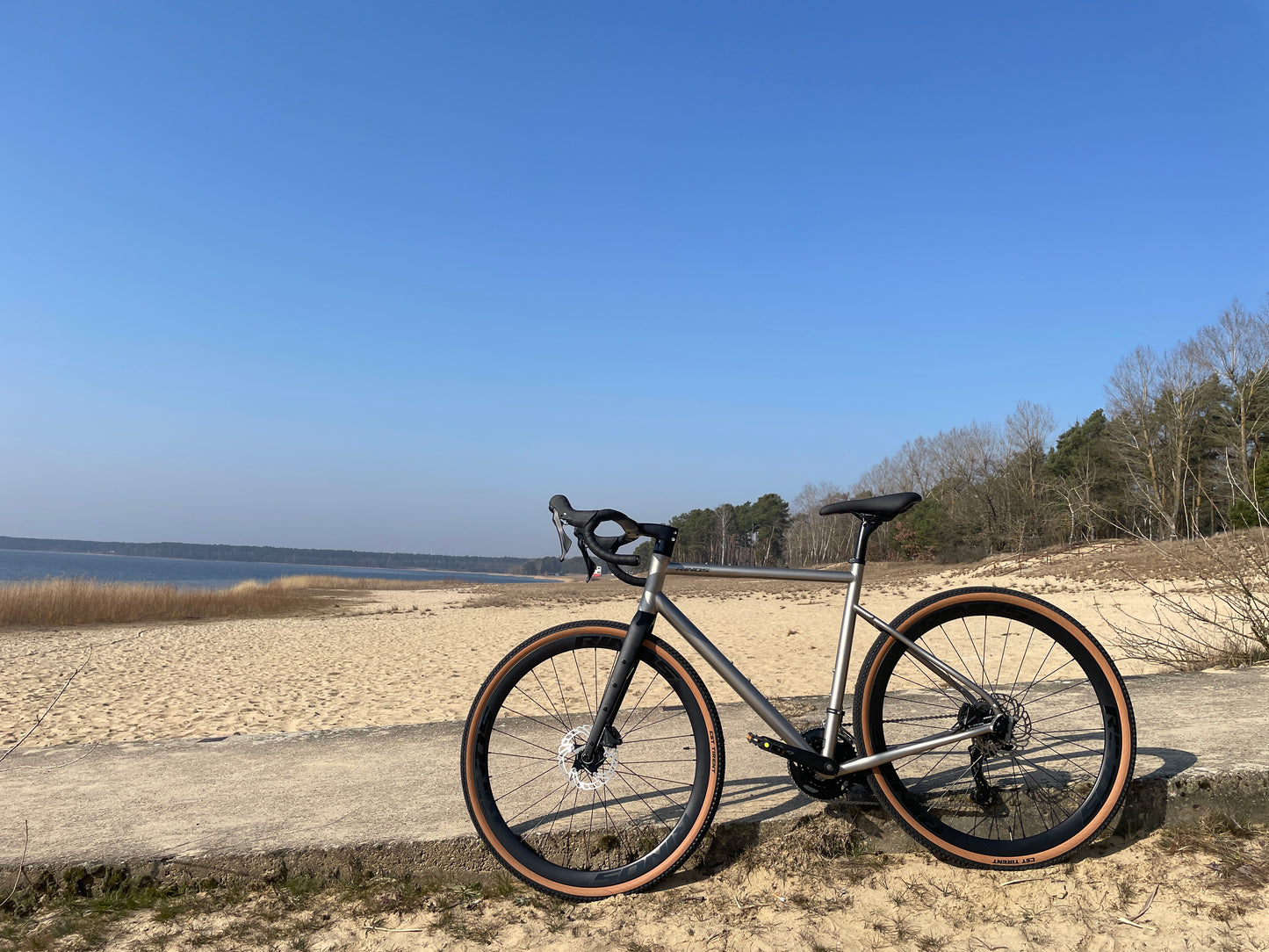 RINOS Titanium Gravel Bike Atlas 1 Shimano GRX400