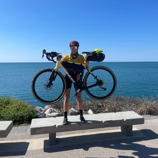 Erika Jaand holding Rinos bicycle in the sea view